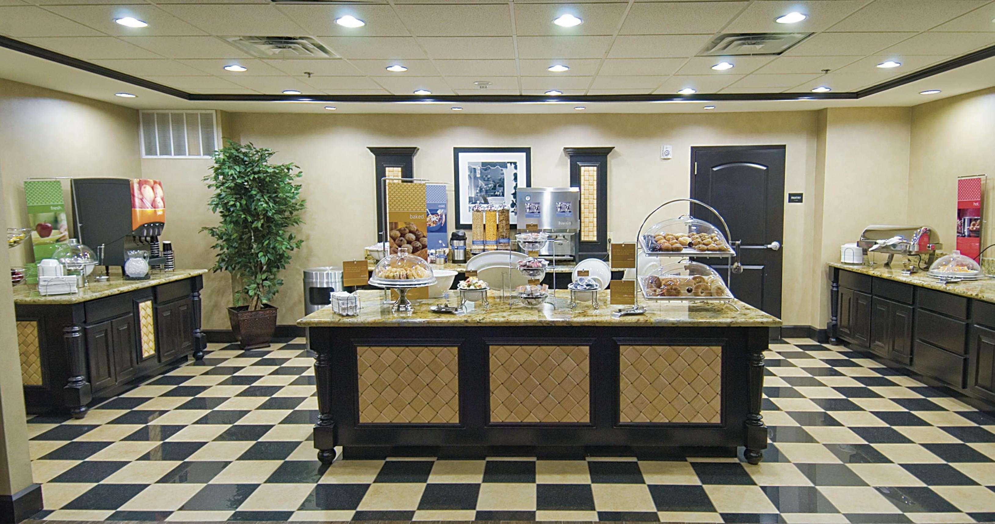 Hampton Inn & Suites Декатур Ресторан фото